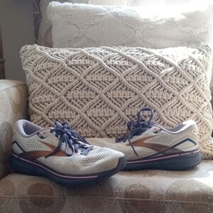 BROOKS GHOST Women's Running Athletic Shoes